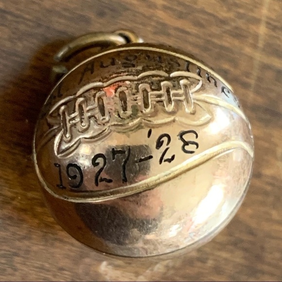 1927-28 Basketball Charm Pendant St. Augustine - Picture 2 of 2
